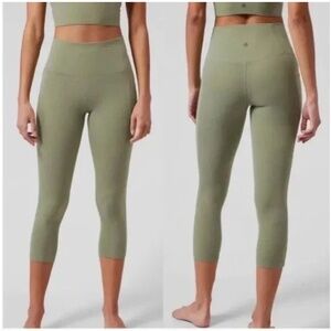 Athleta Salutation/Stash Pocket II capris, sage green, size M